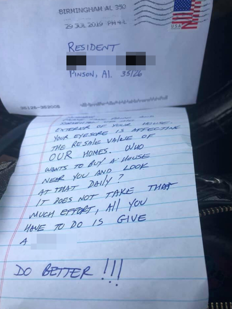The note called on her to ‘do better’ and called out the state of her backyard. Picture: Facebook / Randa Ragland