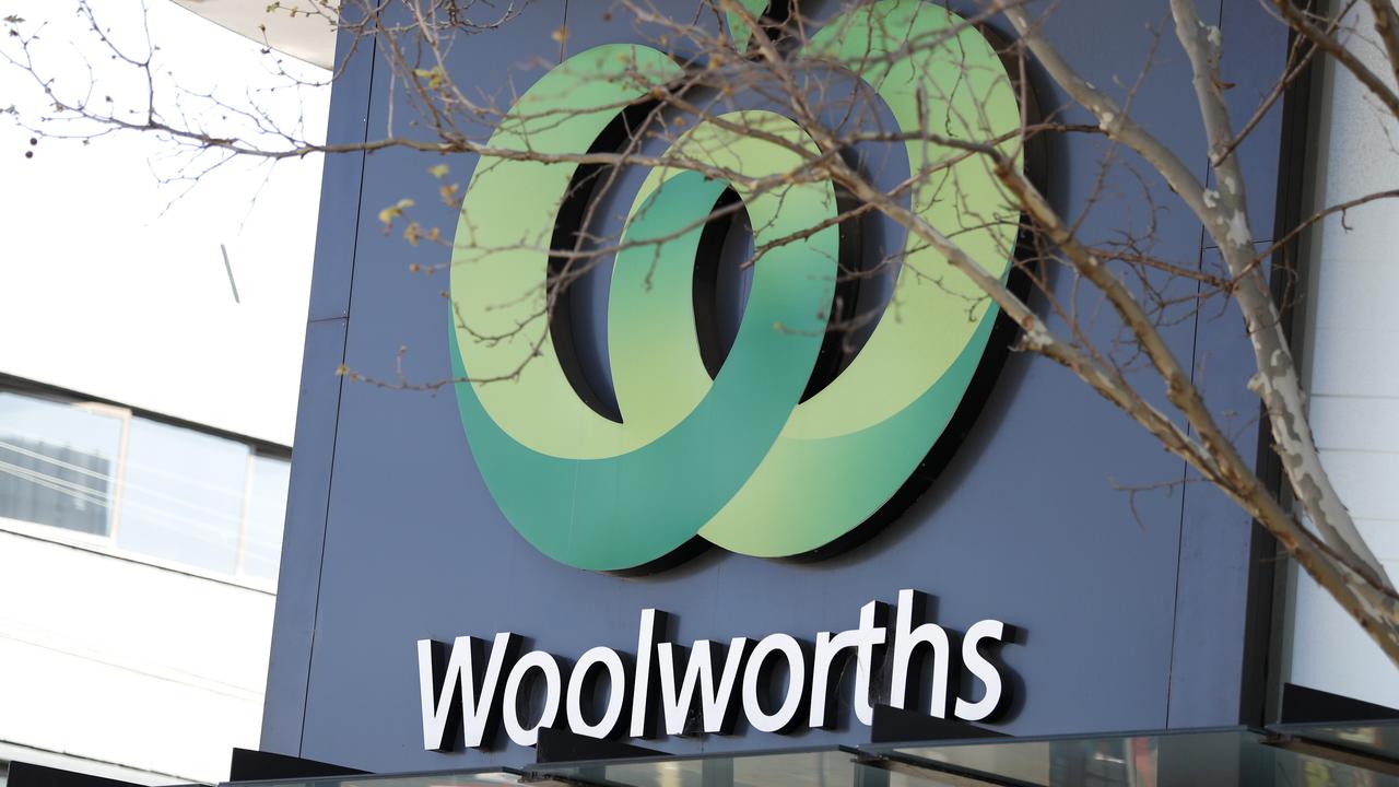 Woolworths zamienia sklepy Big W w centra szczepień przeciwko koronawirusowi