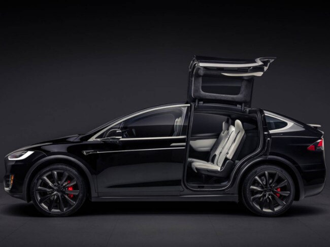 Tesla Model X Race And Absolutely Thrash A Lamborghini Aventador -
