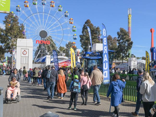 SEPTEMBER 10, 2022: Queues of people line up to get in at 3pm on the last Saturday of the Royal Adelaide Show. Picture: Brenton Edwards