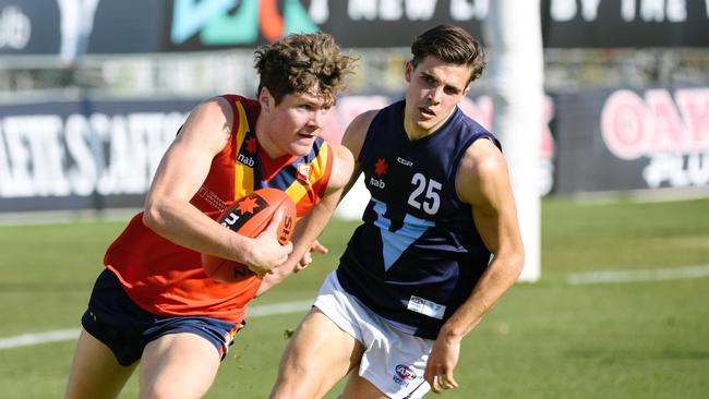 Harry Schoenberg breaks away from Vic Metro’s Finn Maginness at the national under-18 championships. Picture: Morgan Sette/AAP