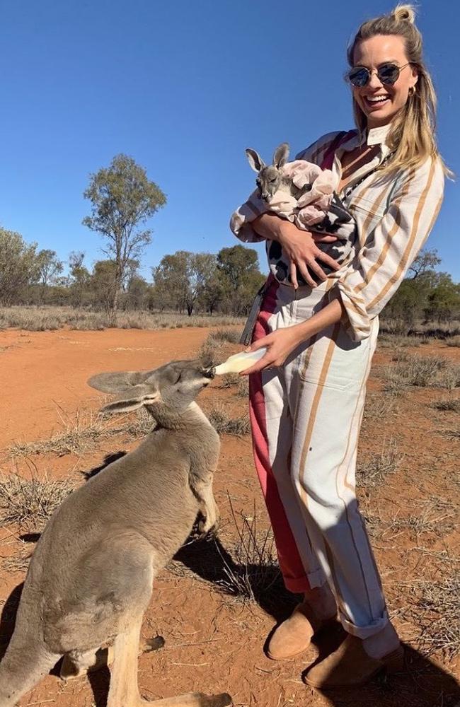 Margot Robbie visited the Kangaroo Sanctuary in the Northern Territory last week. Photo: @thekangaroosanctuary/Instagram