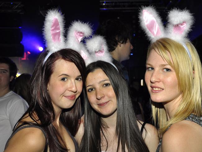 RAVE 12th JUNE 2010 Eureka Amber Kerr, Nathlie Freeman And Elissa Busted
