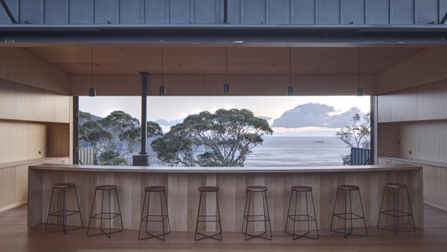 A minimalist wooden interior that’s all about the view