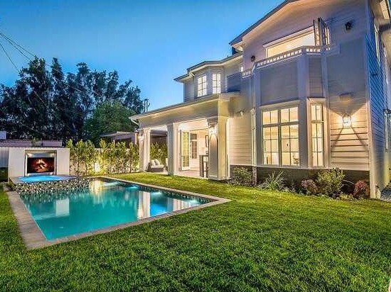 The luxe pool area.