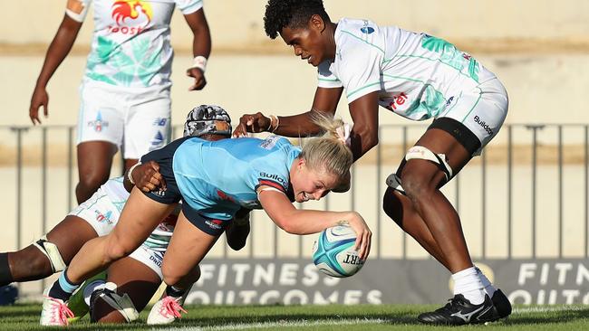 Layne Morgan going over for her first Super W try against Fijian Drua.