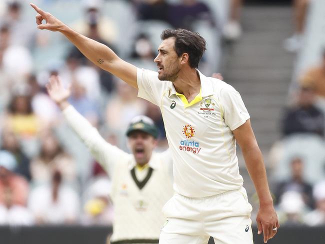 Mitchell Starc set the tone in the 2021-22 Ashes after playing just one Test on the 2019 tour. The left-armer is confident he can be a force in coming weeks. Picture: Daniel Pockett/Getty Images