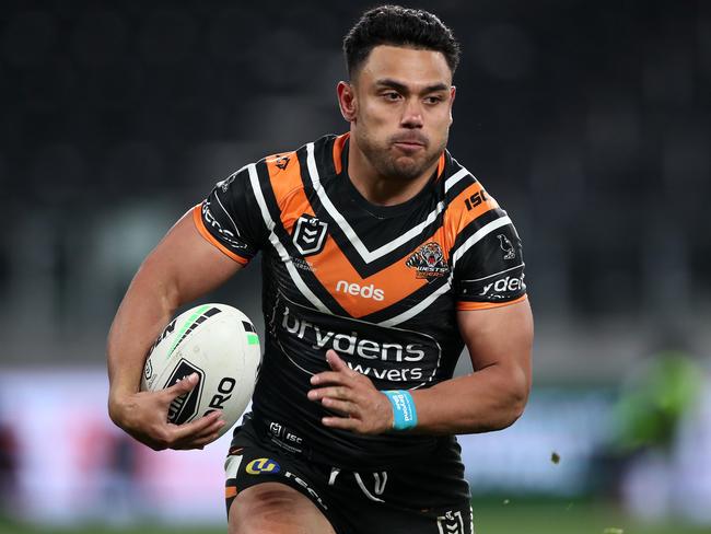 SYDNEY, AUSTRALIA - SEPTEMBER 10:  David Nofoaluma of the Tigers runs the ball during the round 18 NRL match between the Wests Tigers and the South Sydney Rabbitohs at Bankwest Stadium on September 10, 2020 in Sydney, Australia. (Photo by Cameron Spencer/Getty Images)