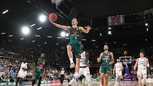 Anthony Drmic of the Jackjumpers drives to the basket. Picture: Steve Bell/Getty Images.