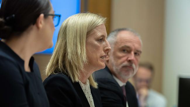 Senator Katy Gallagher and Dr de Brouwer during the Finance and Public Administration Legislation Committee.