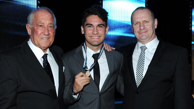 Chad Wingard with his 2013 John Cahill Medal, with John Cahill and coach Ken Hinkley