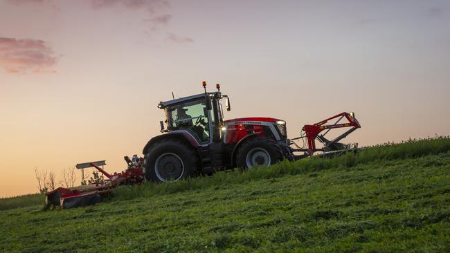 Massey Ferguson’s all-new MF 8S Series tractor introduces striking neo-retro styling, enhanced smart-farming capabilities and far greater comfort for the operator.