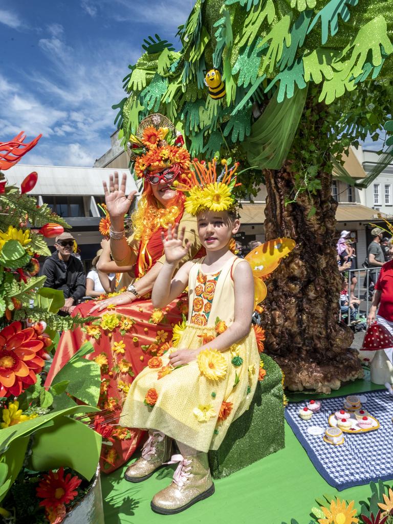 Narelle Byrne and Sophie Doonan on the Oak Tree Retirement Villages float in the Grand Central Floral Parade. Saturday, September 17, 2022. Picture: Nev Madsen.