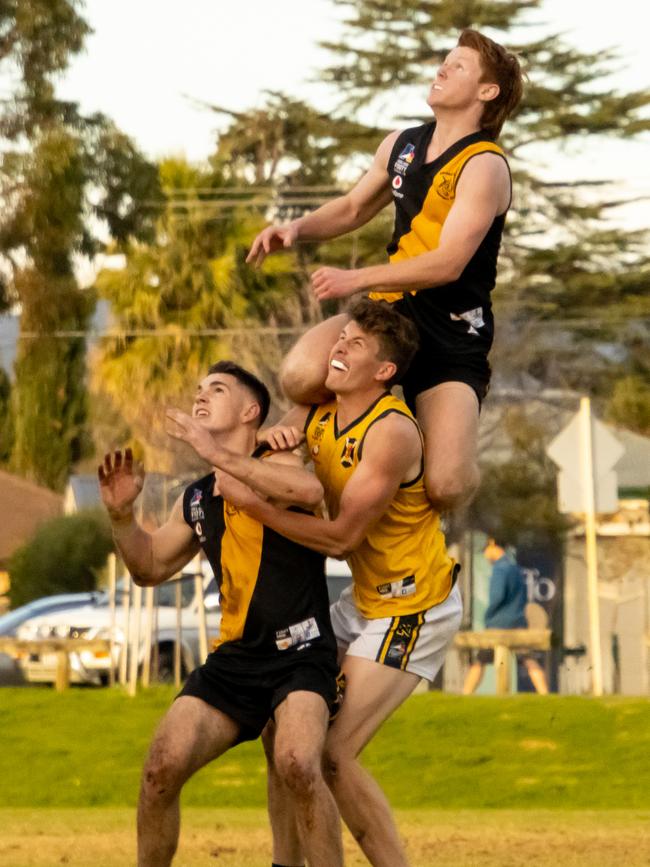 Broadview’s Will Scadden sets himself for the hanger against Scotch Old Collegians on Saturday. Picture: Matt Oborn