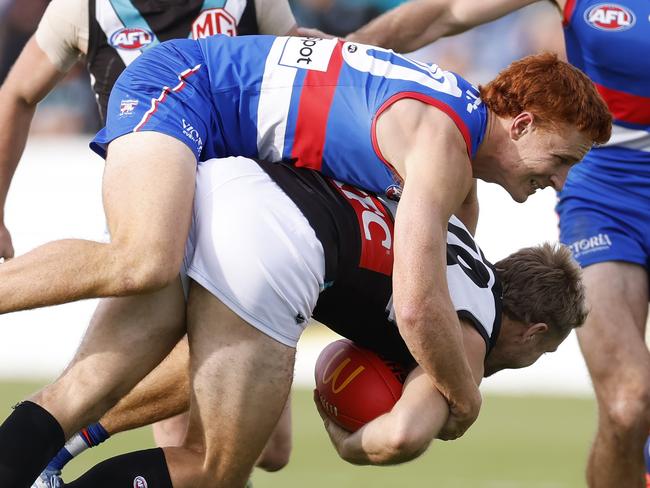 NCA. MELBOURNE, AUSTRALIA. May 3rd, 2025 . AFL .  Round 8.  Western Bulldogs vs Port Adelaide at Mars Stadium, Ballarat.    Bulldog Ed Richards rides Jason Horne-Francis of the Power in the tackle   . Picture: Michael Klein