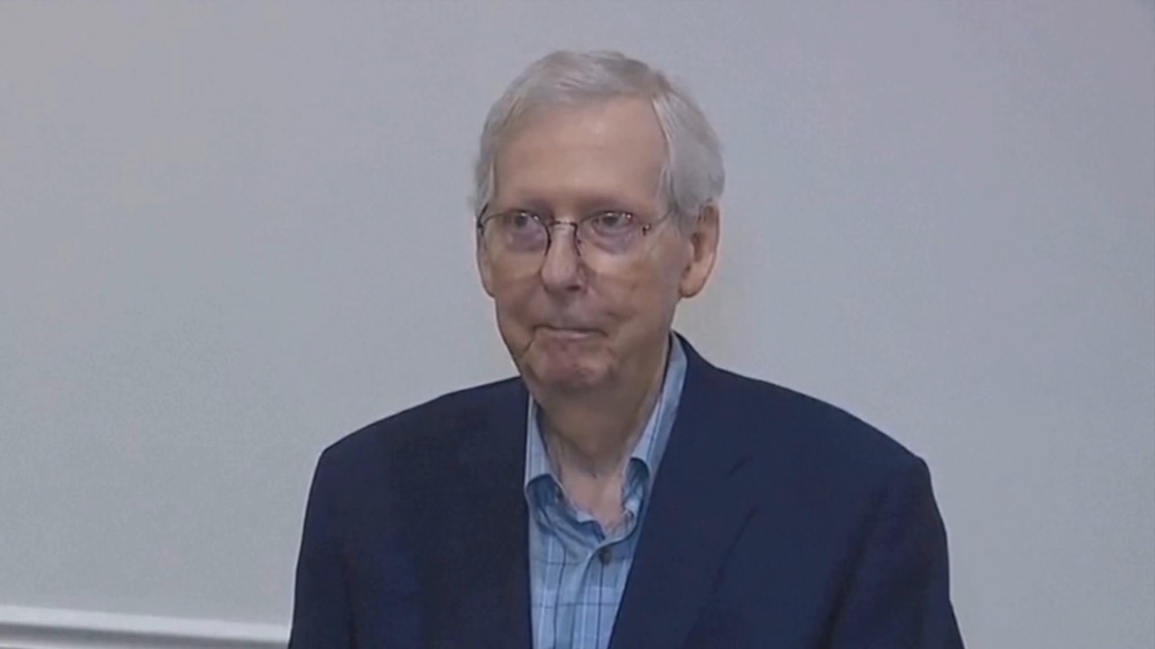 81-year-old US Senator Mitch McConnell freezes again | Sky News Australia