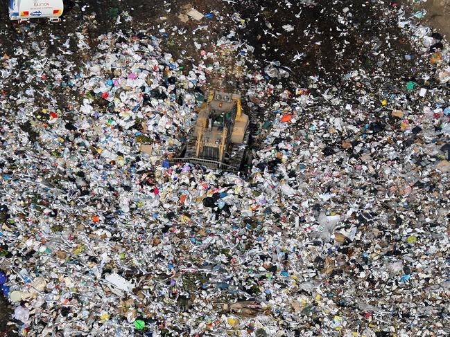 Rubbish Melbourne. Thousands of seagulls scavenge from a rubbish dump in the eastern suburbs landfill site.