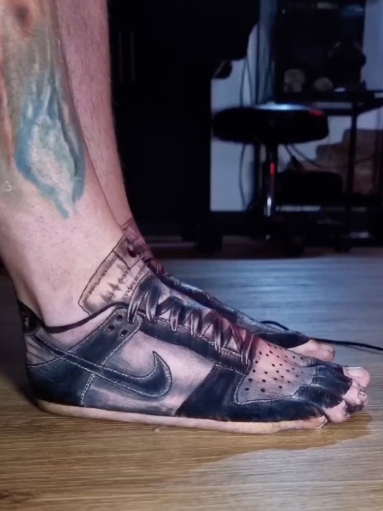 UK man gets a bizarre tattoo of Nike’s trainer shoes on his feet | news ...