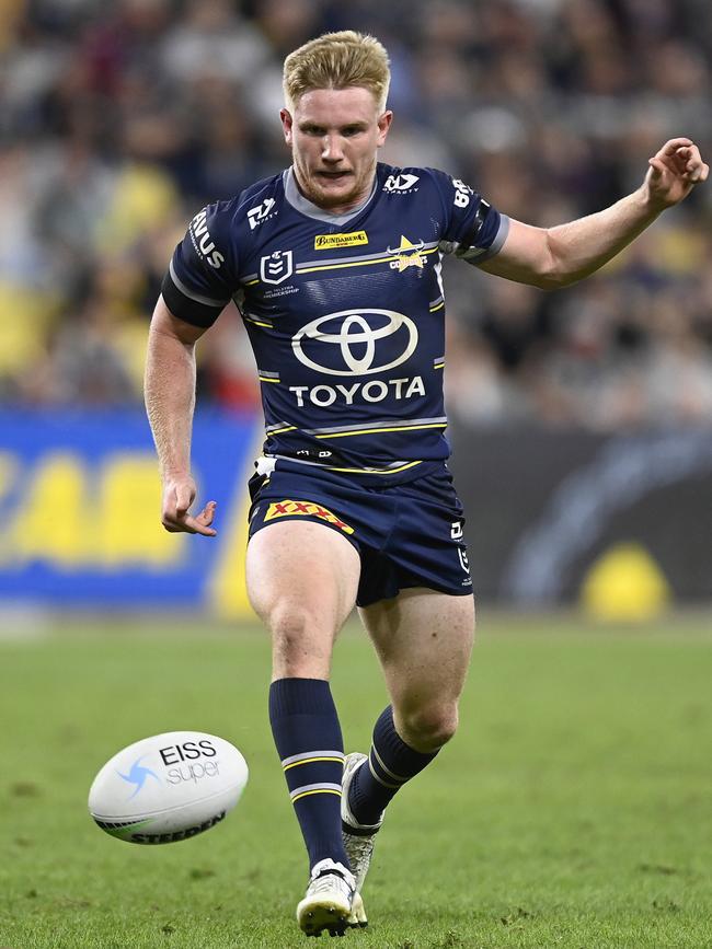 Dearden grimaces through a kick late in the match. Picture: Ian Hitchcock / Getty Images