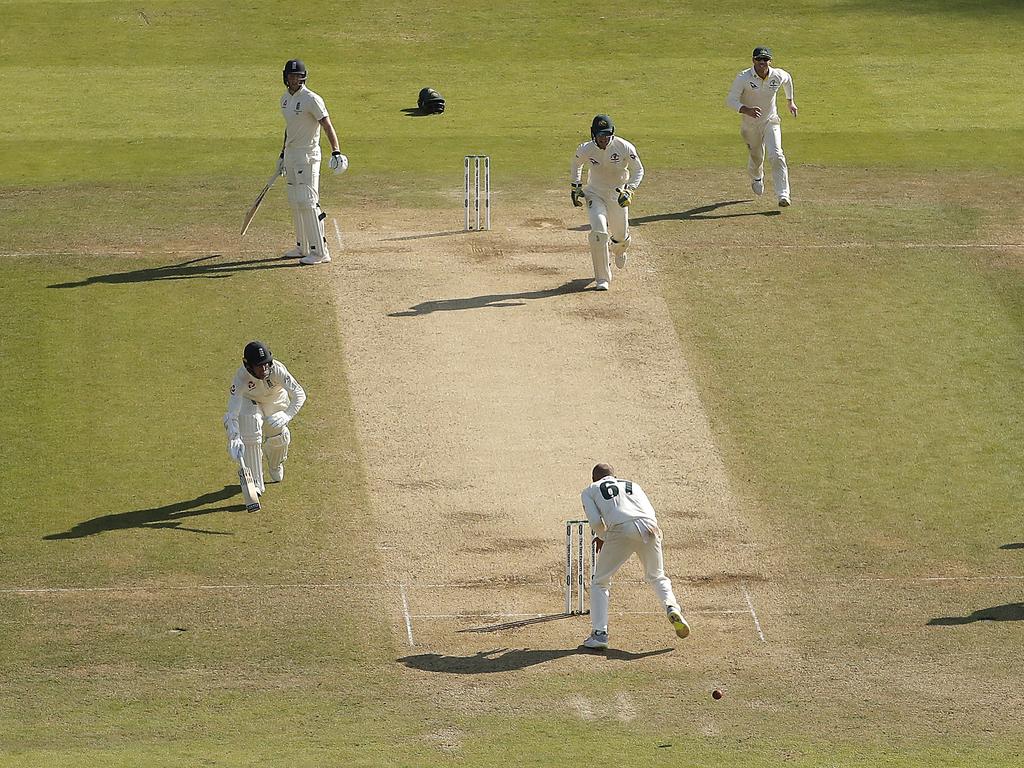 Nathan Lyon misses a run out opportunity on Jack Leach. (Photo by Ryan Pierse/Getty Images)