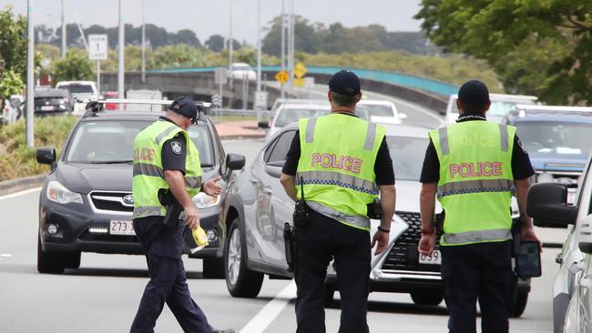 Police conducting traffic stops as a part of ’Operation Oculus’ on Oxley Drive, Paradise Point. Picture Glenn Hampson