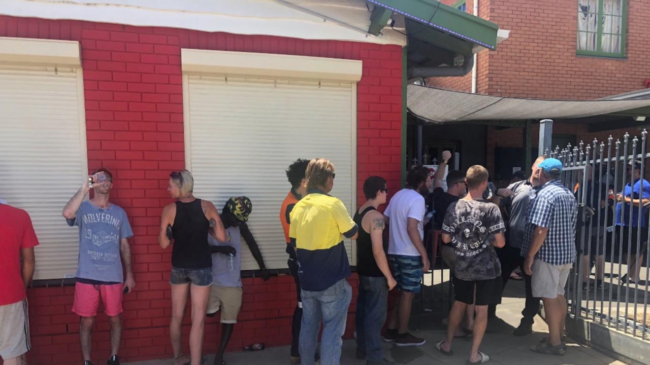 The serpentine line at the Red Lion Hotel in Elizabeth North, which was offering free beer after the heat crossed 45C. Picture: @7NewsAdelaide