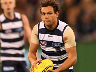 Steven Motlop of the Cats (right) is seen in action during the second semi-final between the Geelong Cats and the Sydney Swans at MCG in Melbourne, Friday, September 15, 2017. (AAP Image/Julian Smith) NO ARCHIVING, EDITORIAL USE ONLY