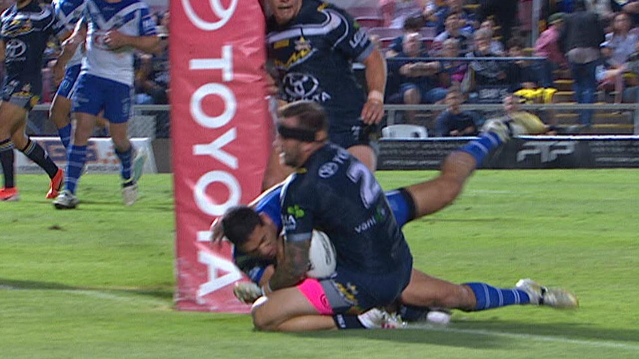 Dallin Watene-Zelezniak fails to ground the ball