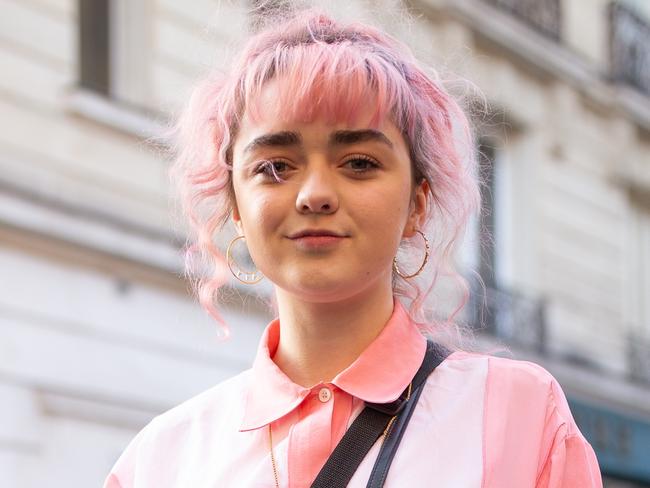 MUST CREDIT GETTYWEB RIGHTS ONLY, ONE TIME USE - FEE APPLIES PARIS, FRANCE - JANUARY 16:  Maisie Williams is seen on the street during Paris Men's Fashion Week wearing pastel pink jacket with black shoulder bag and black pants with brown boots on January 16, 2019 in Paris, France. (Photo by Matthew Sperzel/Getty Images)