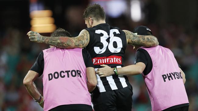 Collingwood's Dane Swan goes down injured during AFL match Sydney Swans v Collingwood at the SCG. Picture. Phil Hillyard