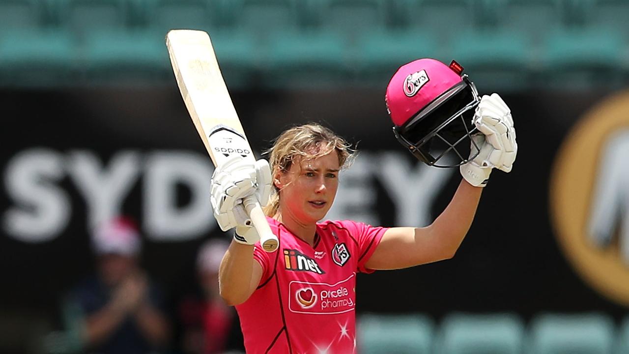 Ellyse Perry raised the bat yet again. Photo: Mark Kolbe/Getty Images.