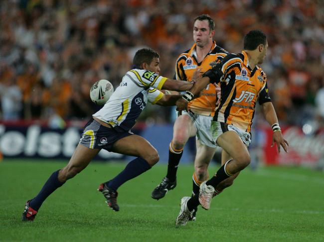 Benji Marshall draws Matty Bowen before flicking to Pat Richards. Picture: Brett Costello