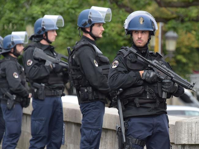 Notre Dame, Paris: Police respond to incident at cathedral | news.com ...