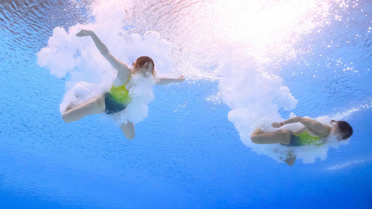 Smith (left) screamed under water. (Photo by Oli SCARFF / AFP)