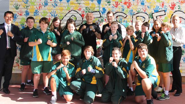 Boxer Jeff Horn with Clontarf Beach State High School students. Picture: Sarah Gigg, Clontarf Beach State High School.