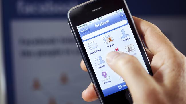 Time to stop using Facebook on your phone?