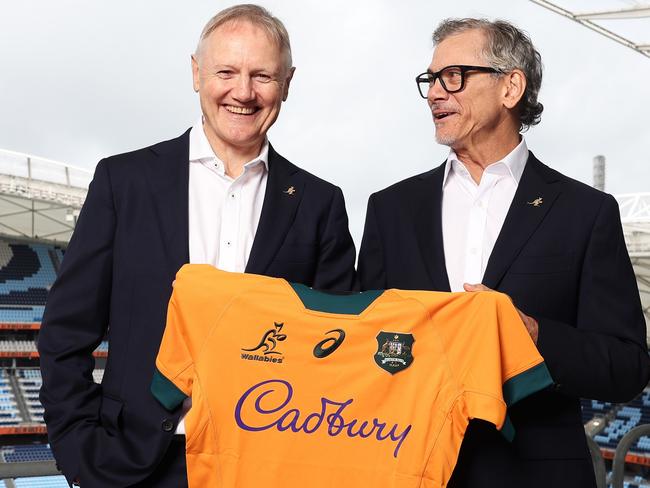SYDNEY, AUSTRALIA - APRIL 30:  Current Wallabies Head Coach Joe Schmidt (L) and incoming Wallabies Head Coach Les Kiss (R) pose during a media opportunity at Allianz Stadium on April 30, 2025 in Sydney, Australia. Rugby Australia today announced Kiss as the new head coach of the Wallabies. (Photo by Matt King/Getty Images)