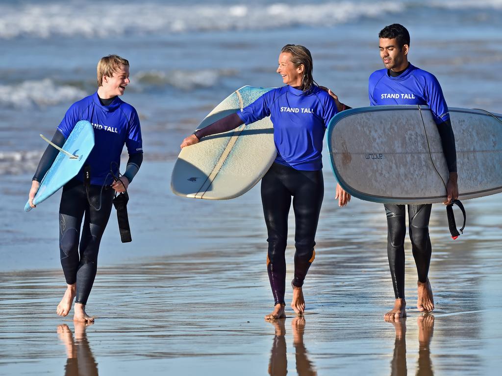 Standing Tall: Blind surfer Derek Rabelo with Layne Beachley ...