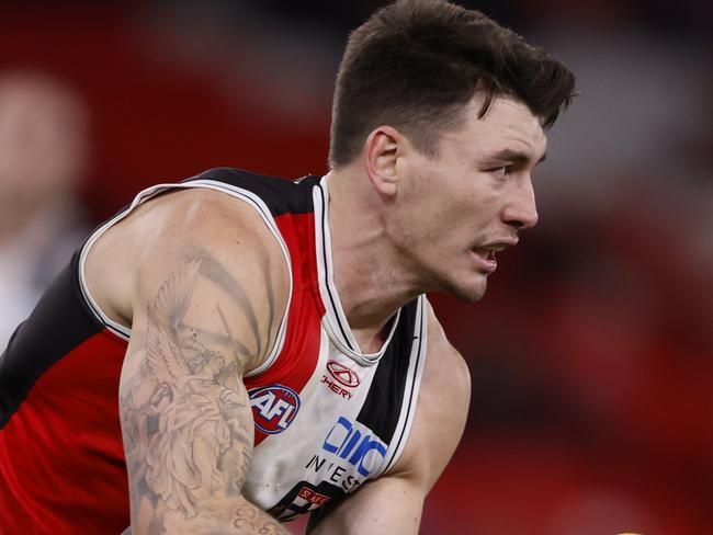 MELBOURNE, AUSTRALIA - AUGUST 04:  Josh Battle of the Saints handballs during the round 21 AFL match between St Kilda Saints and Brisbane Lions at Marvel Stadium, on August 04, 2024, in Melbourne, Australia. (Photo by Darrian Traynor/Getty Images)