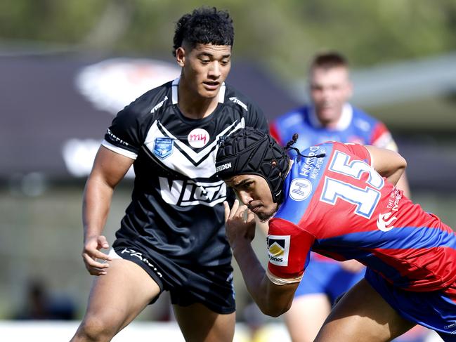 Wailer Whaiapu tries to evade the defence. Picture: Michael Gorton