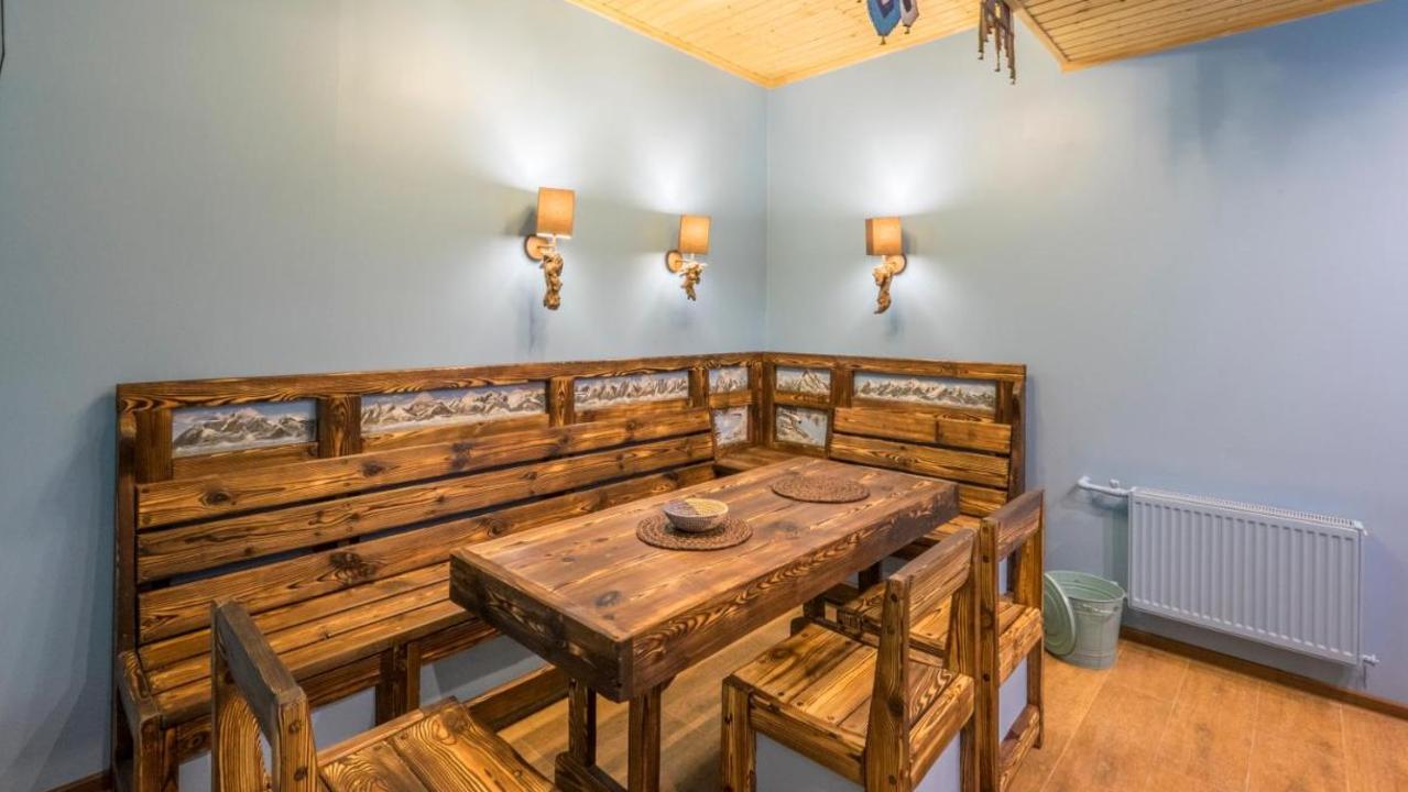 I’m not sure what to say about this room.