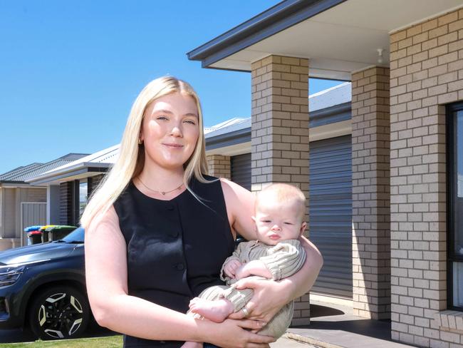 NEWS ADVImogen and her baby Dakoda 3 mths at their Munno Para home. Munno Para West has had the highest number of births last year, highlighting it as a family-friendly area. Please get a nice happy photo of Imogen and her baby at their home. Image/Russell Millard Photography