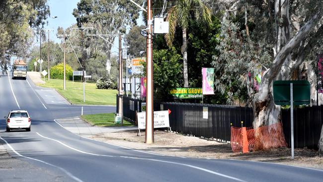 Complaints about the width of Golden Grove Rd, which drops from two lanes to single lanes, have been growing for years. Picture: Sam Wundke/AAP