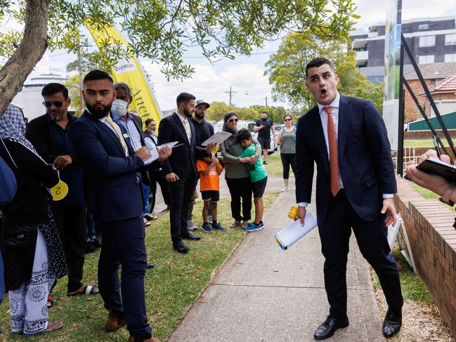 WEEKEND TELEGRAPH. DECEMBER 3, 2022Saturday Auction at 34 Matthews St, Punchbowl, the house has been in one family for 100 years. Auctioneer is Alex Pattaro. Picture: David Swift