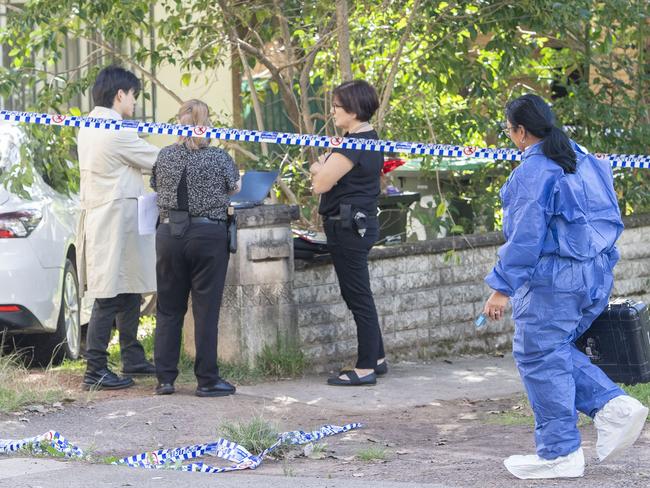 Police at the residence in Homebush West. Picture: Jeremy Piper