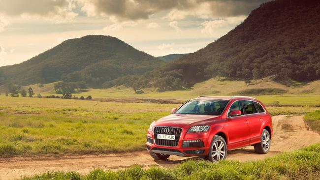 A 2013 Audi Q7.