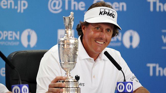 Mickelson holds Claret Jug close