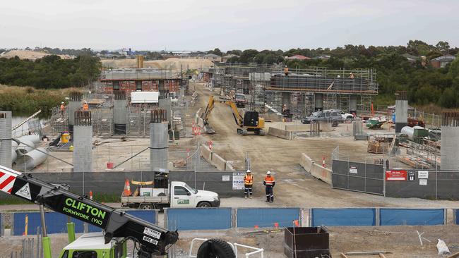 The Mordialloc Freeway project is now halfway to completion. Picture: NCA NewsWire / Ian Currie