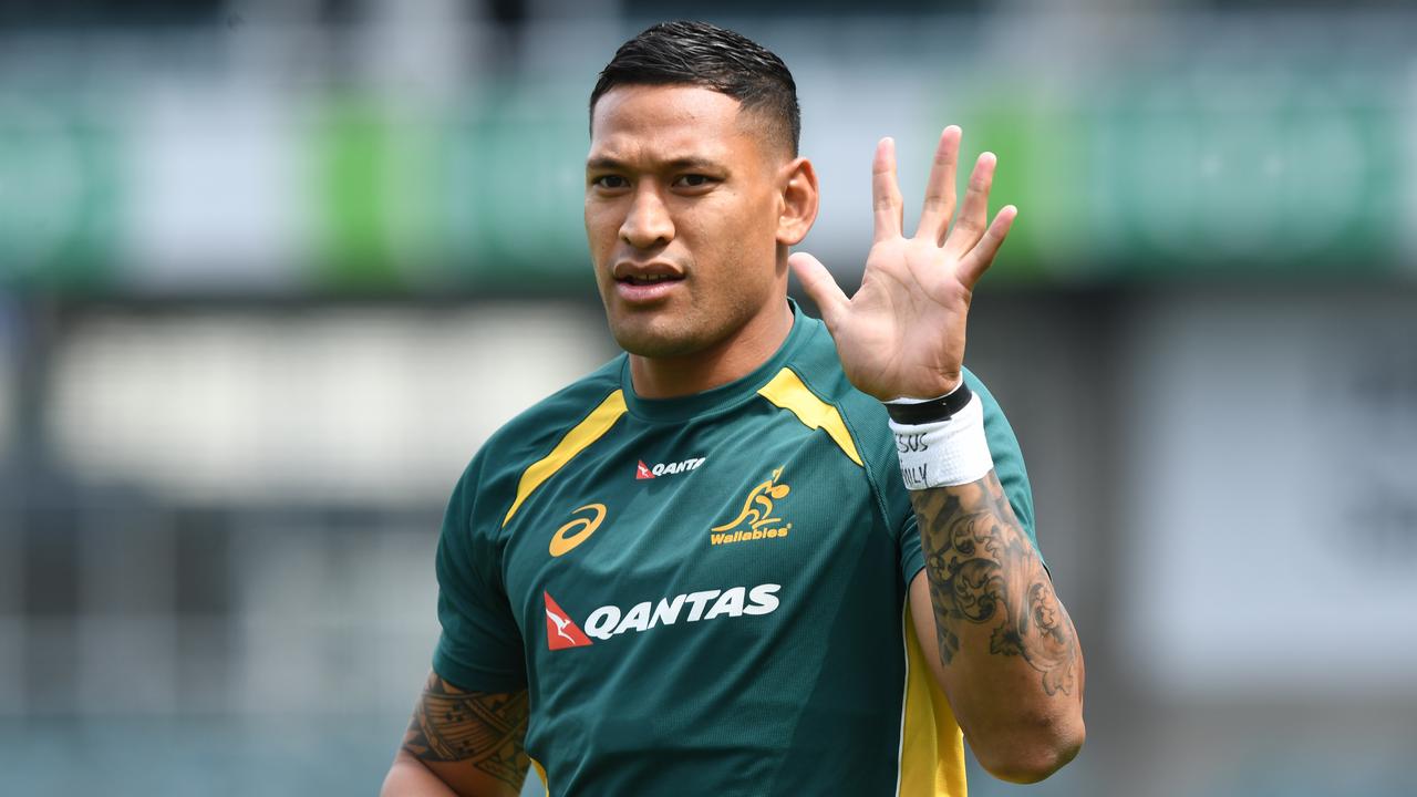 Israel Folau of the Wallabies waves to the crowd at Allianz Stadium in Sydney.