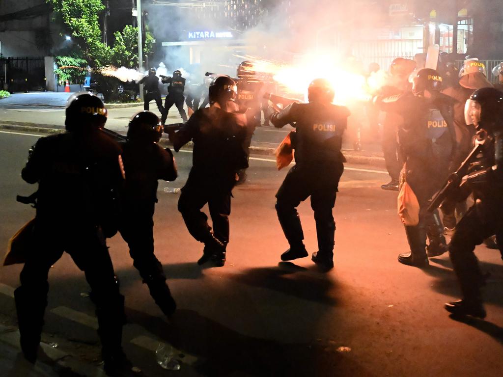 Indonesia Elections Police Fire Tear Gas To Disperse Protesters Nt News